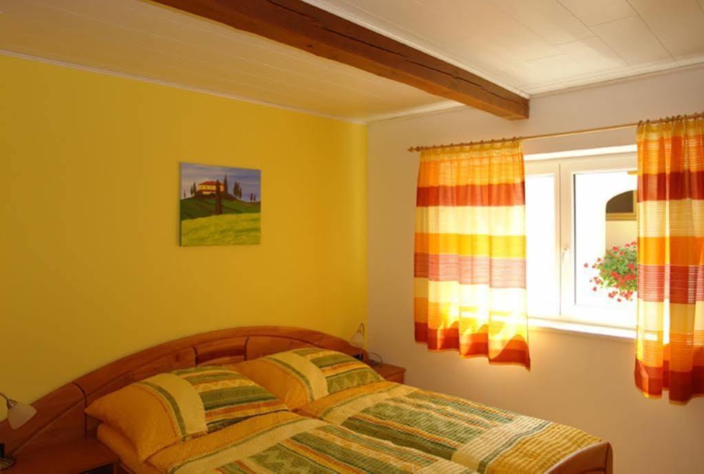 Winzerzimmer - Weingut Tinhof Eisenstadt Exteriér fotografie