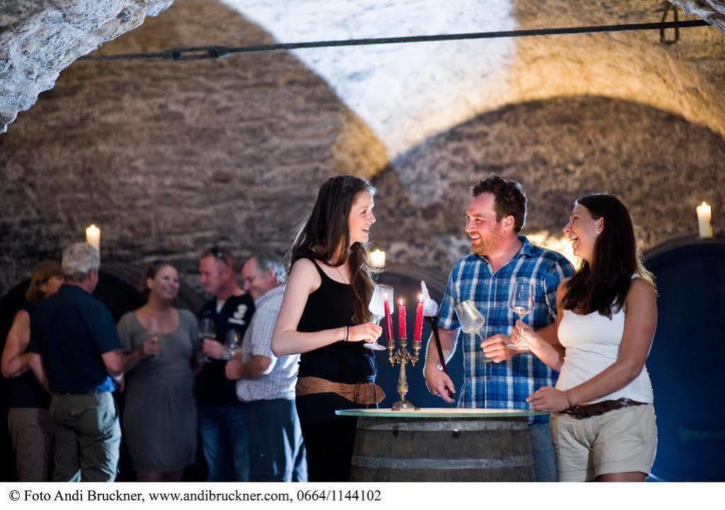 Winzerzimmer - Weingut Tinhof Eisenstadt Exteriér fotografie